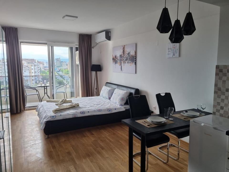 Porta Bus Station Apartment Skopje Esterno foto