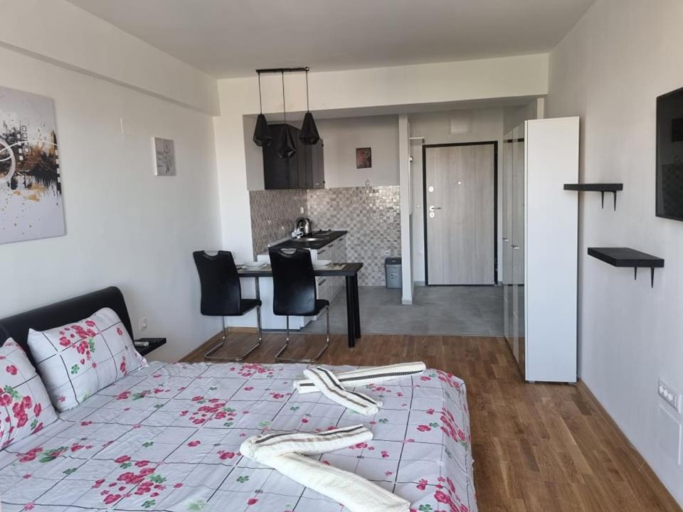 Porta Bus Station Apartment Skopje Esterno foto