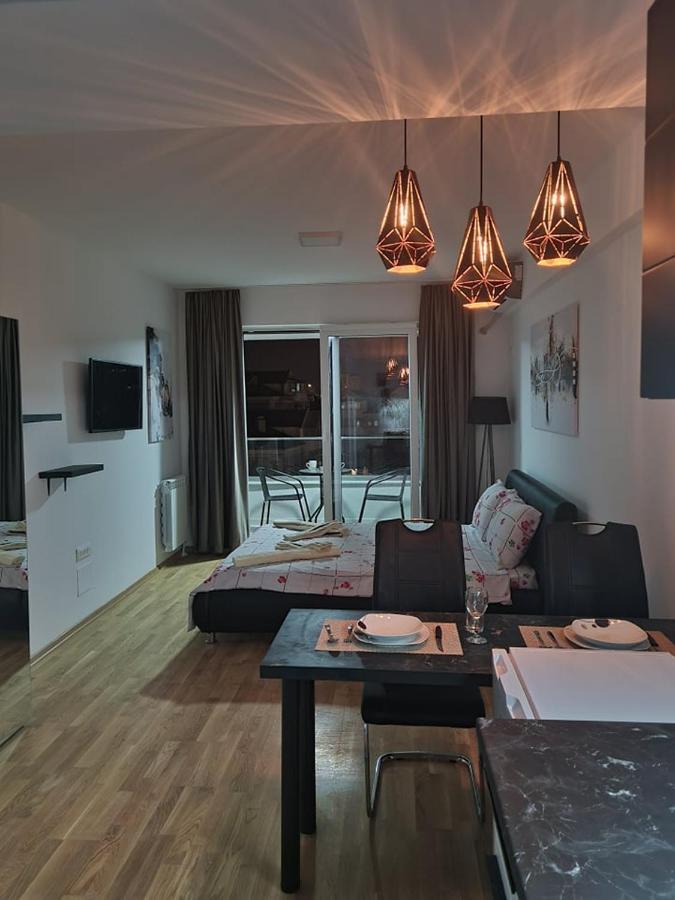 Porta Bus Station Apartment Skopje Esterno foto