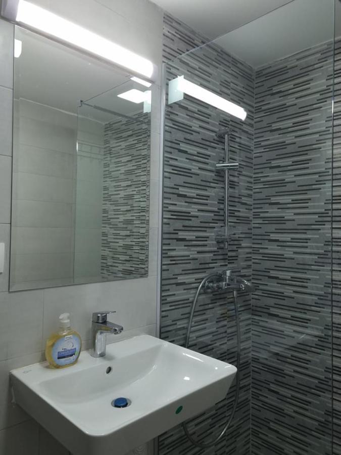 Porta Bus Station Apartment Skopje Esterno foto