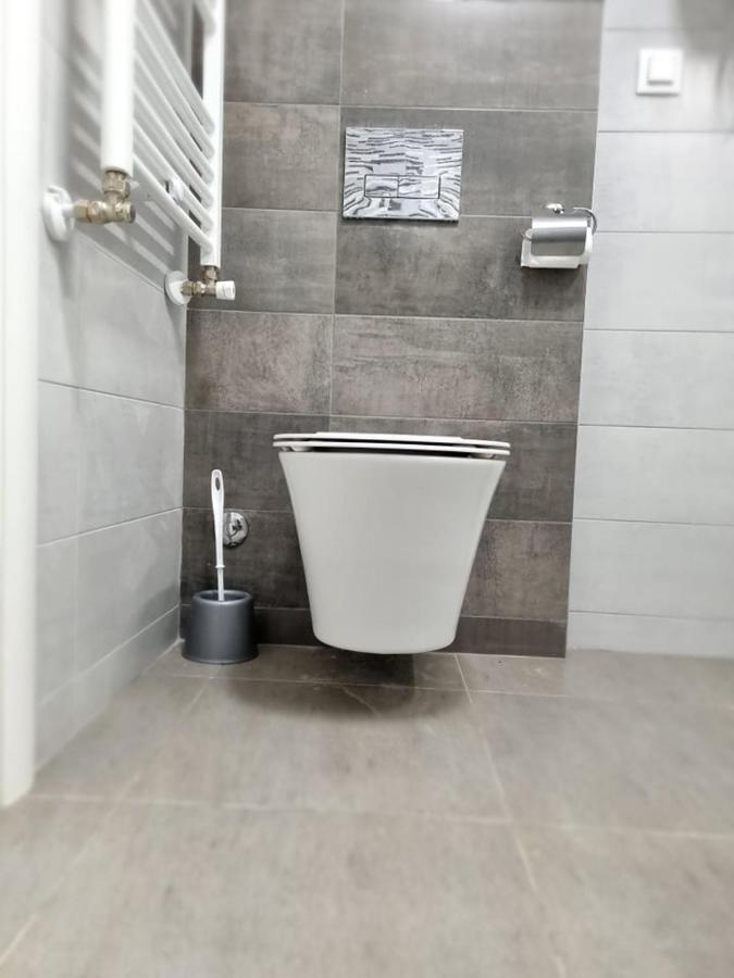 Porta Bus Station Apartment Skopje Esterno foto